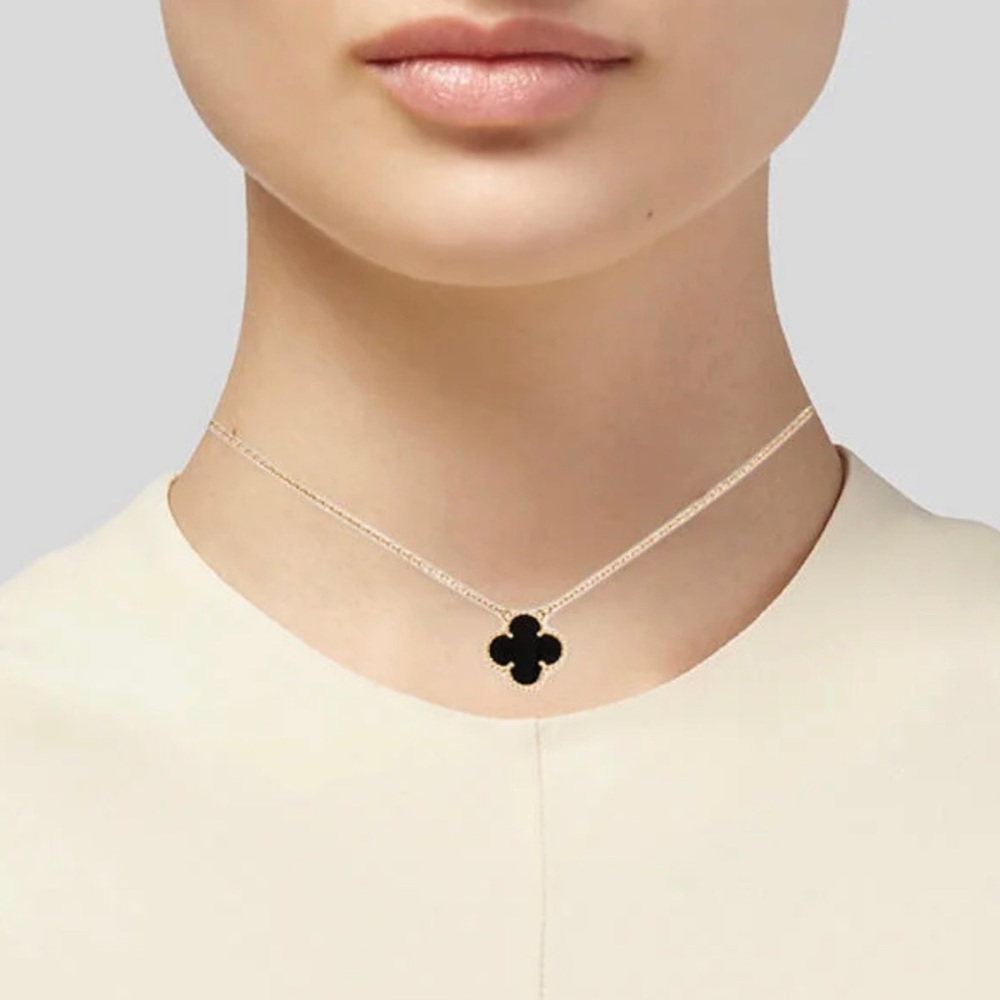 NWOT Van Cleef & Arpels Vintage Alhambra Pendant Necklace